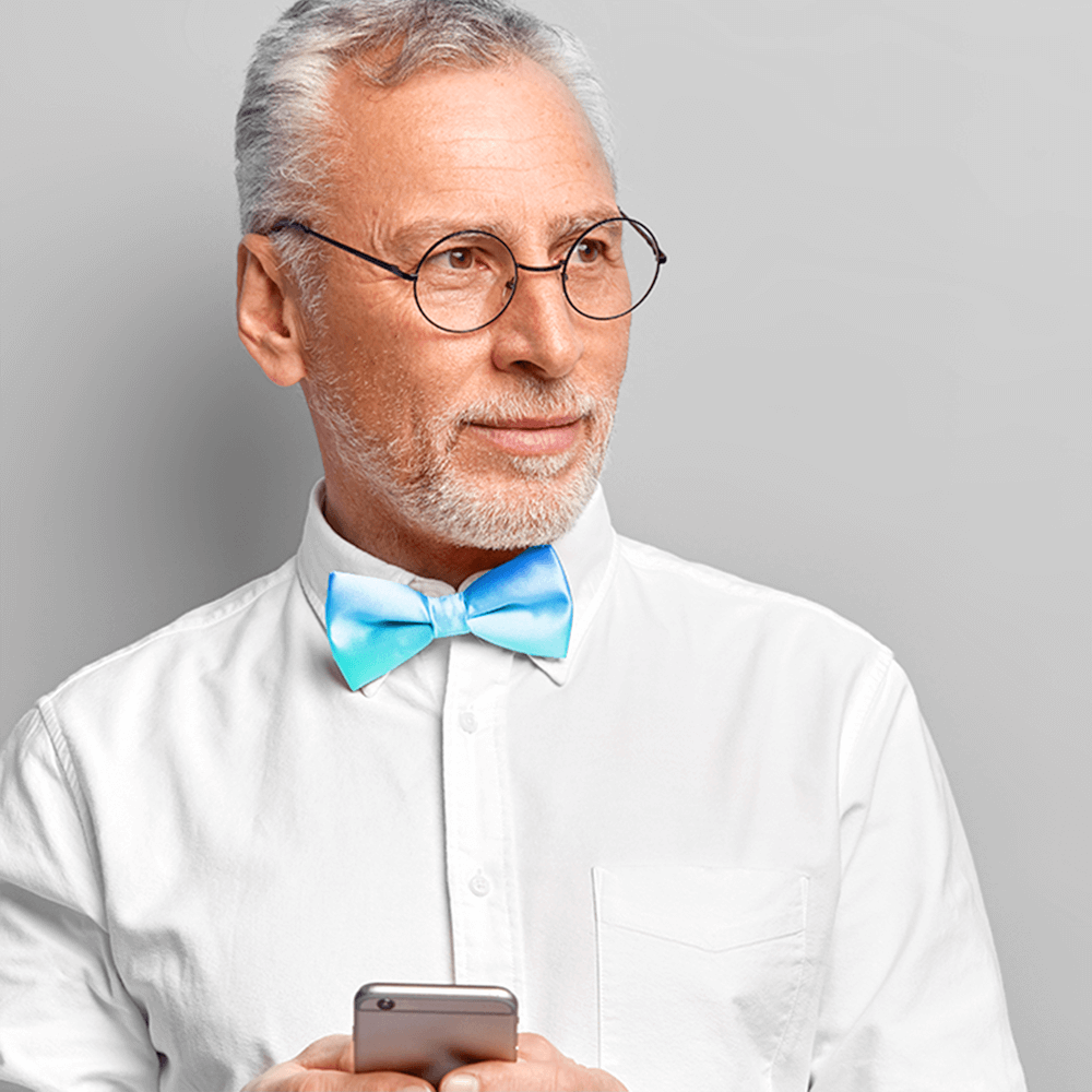Elderly man looking away from the camera